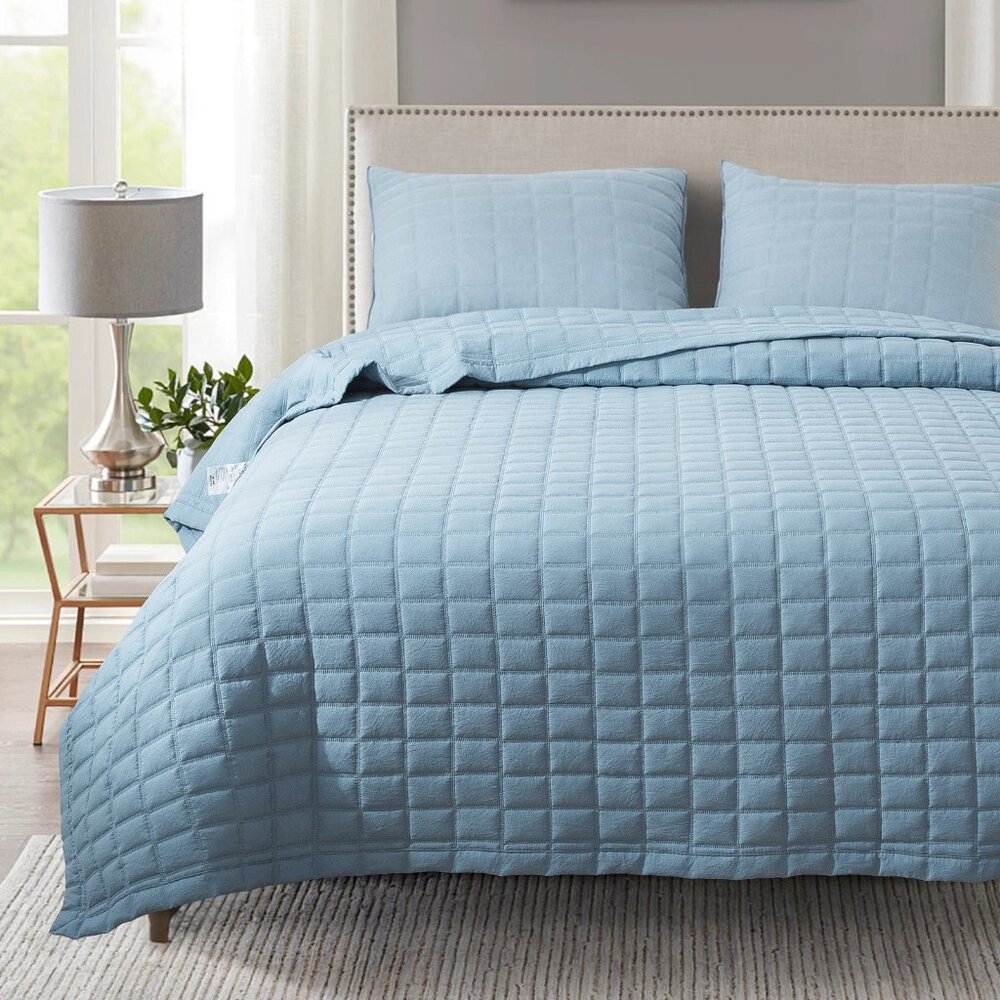 New Original Packaging - Oversized Queen Quilt Set - Blue - 106 by 102